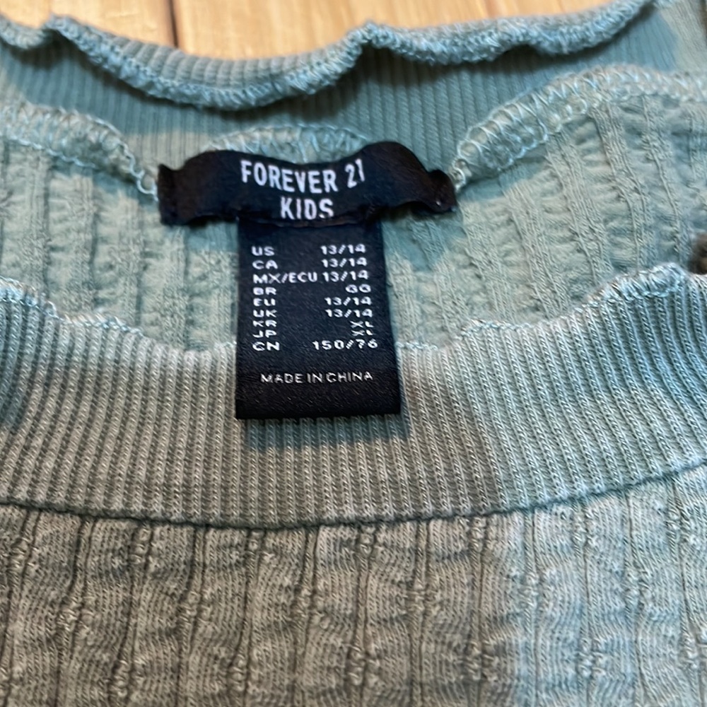 Girl’s Forever 21 kids Knit top. - Picture 4 of 7